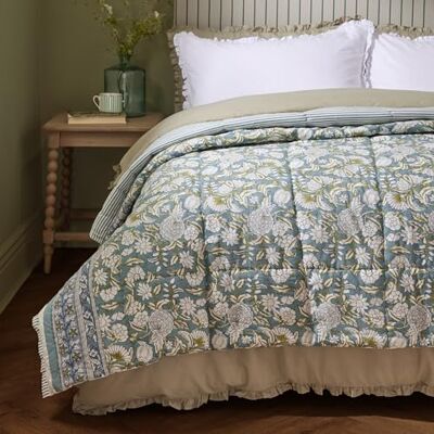 furn. Wylder Annabelle Bedspread – Reversible Floral Quilted Cotton Coverlet Bedding (Blue – 150x200cm) furn. Wylder Annabelle Bedspread – Reversible Floral Quilted Cotton Coverlet Bedding (Blue – 150x200cm)