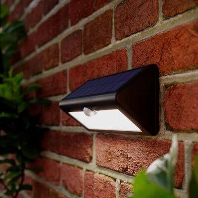 Solar Centre SolarCentre® Eco Wedge Pro Outdoor Solar Powered PIR Security Light Solar Centre SolarCentre® Eco Wedge Pro Outdoor Solar Powered PIR Security Light