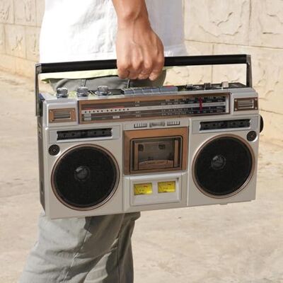 OSPSHPG Classic 80s Retro Bluetooth Cassette Player, Portable Stereo Tape Recorder, Support SD/USB Input, Built-in Speakers, for Family Gathering Travel Party OSPSHPG Classic 80s Retro Bluetooth Cassette Player, Portable Stereo Tape Recorder, Support SD/USB Input, Built-in Speakers, for Family Gathering Travel Party