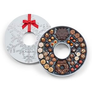 Hotel Chocolat The Wreath Box 40 Chocolates, 2 Snowflakes And 1 Festive Wreath, 595g Chocolate Box Christmas Gifts Hotel Chocolat The Wreath Box 40 Chocolates, 2 Snowflakes And 1 Festive Wreath, 595g Chocolate Box Christmas Gifts