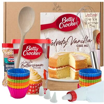 Baker de Caker Betty Crocker Vanilla Cupcake Baking Kit Bundle Cake Mix 425g, Vanilla Icing 400g, Sprinkles & Cake Accessories incl Icing Piping Kit, Silicone Cupcases, Whisk, Spoon Baker de Caker Betty Crocker Vanilla Cupcake Baking Kit Bundle Cake Mix 425g, Vanilla Icing 400g, Sprinkles & Cake Accessories incl Icing Piping Kit, Silicone Cupcases, Whisk, Spoon