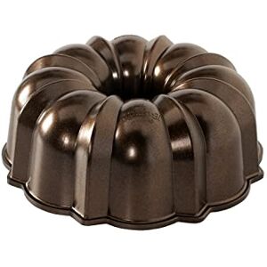 Nordic Ware 50148 12-Cup Pan Original Cast Aluminium, Bundt Tin with Fluted Pattern, Cake Mould Made in The USA, 2.8 liters, Bronze Nordic Ware 50148 12-Cup Pan Original Cast Aluminium, Bundt Tin with Fluted Pattern, Cake Mould Made in The USA, 2.8 liters, Bronze
