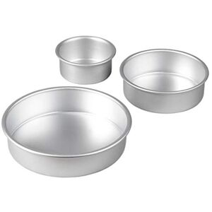 Wilton Round Cake Baking Tins Set, Aluminium, 3 Piece Set with 8in, 6in and 4in Cake Tins Wilton Round Cake Baking Tins Set, Aluminium, 3 Piece Set with 8in, 6in and 4in Cake Tins