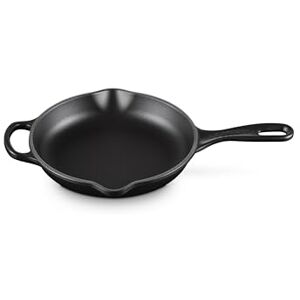 LE CREUSET Signature Enamelled Cast Iron Skillet Frying Pan with Helper Handle and Two Pouring Lips, 20 cm, Matte Black, 20182200000422 LE CREUSET Signature Enamelled Cast Iron Skillet Frying Pan with Helper Handle and Two Pouring Lips, 20 cm, Matte Black, 20182200000422