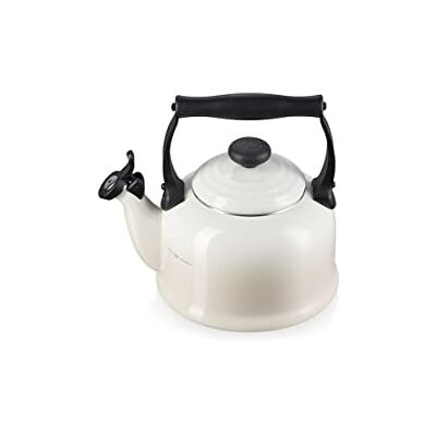 LE CREUSET Traditional Stove-Top Kettle with Whistle, Suitable for All Hob Types Including Induction, Enamelled Steel, Capacity: 2.1 L, Meringue, 40102027160000 LE CREUSET Traditional Stove-Top Kettle with Whistle, Suitable for All Hob Types Including Induction, Enamelled Steel, Capacity: 2.1 L, Meringue, 40102027160000