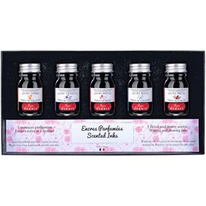 Herbin Jacques 18700T A set of 5 bottles of 10 ml scented ink for fountain pens and rollerball pens, assorted colours and fragrances. Made in France. Herbin Jacques 18700T A set of 5 bottles of 10 ml scented ink for fountain pens and rollerball pens, assorted colours and fragrances. Made in France.