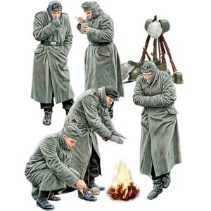 MiniArt 1:35 German Soldiers (Winter 1941-42), Molded Color MiniArt 1:35 German Soldiers (Winter 1941-42), Molded Color