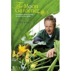 Berg, Peter The Moon Gardener: A Biodynamic Guide to Getting the Best from Your Garden Berg, Peter The Moon Gardener: A Biodynamic Guide to Getting the Best from Your Garden