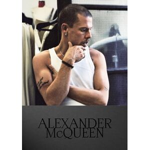 Editors of Createur Magazine Alexander McQueen: Fashion Icon (The Designer Series) Editors of Createur Magazine Alexander McQueen: Fashion Icon (The Designer Series)