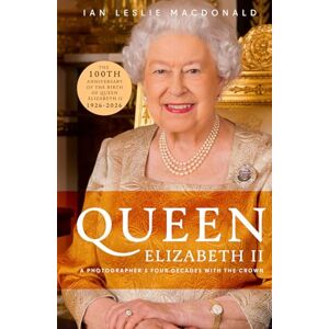 Macdonald, Ian Leslie QUEEN ELIZABETH II A PHOTOGRAPHER'S FOUR DECADES WITH THE CROWN Macdonald, Ian Leslie QUEEN ELIZABETH II A PHOTOGRAPHER'S FOUR DECADES WITH THE CROWN