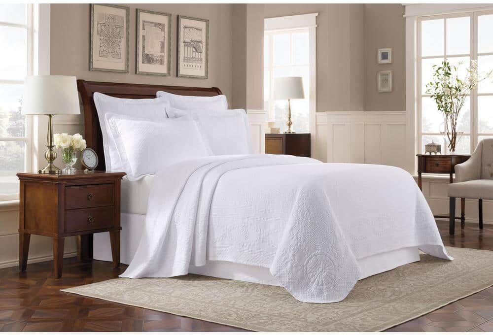 Royal Heritage Home Williamsburg Abby White Solid Full Coverlet