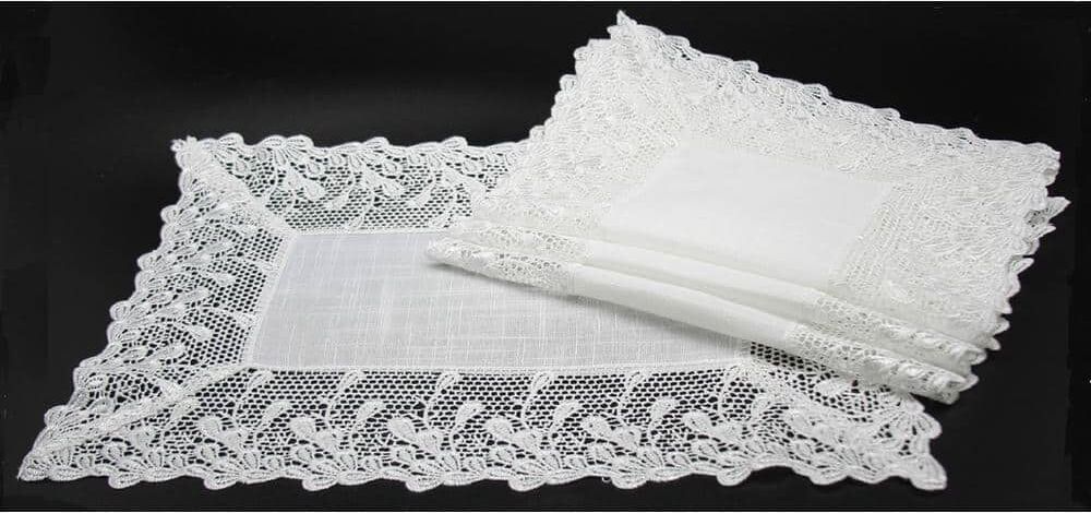 Xia Home Fashions Garden Trellece Lace 14 in. x 20 in. White Trim Placemats (Set of 4)