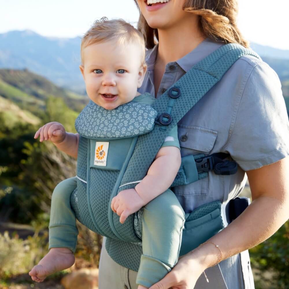 Ergobaby Omni Breeze Baby Carrier - SoftFlex Mesh: Twilight Blue Daisies