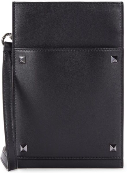 Valentino Garavani Men's Rockstud Leather Phone Case - Nero  - male