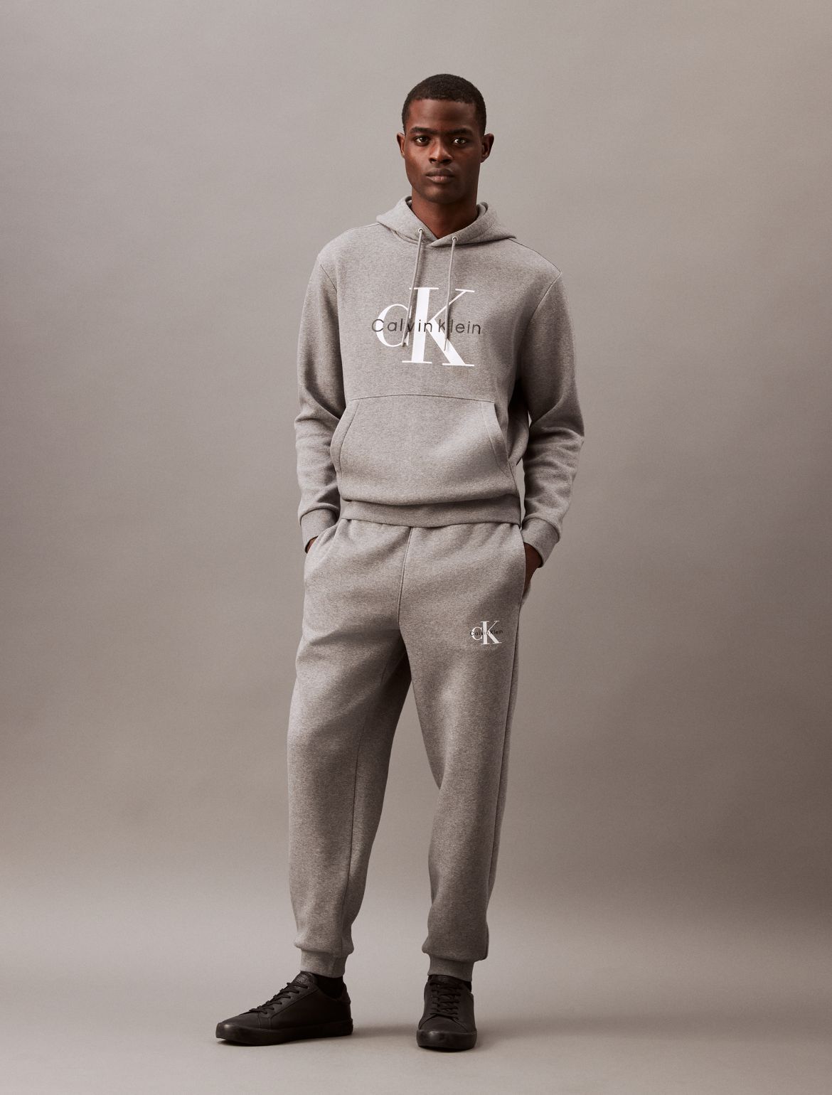 Calvin Klein Men's Monogram Logo Fleece Joggers - Grey - M