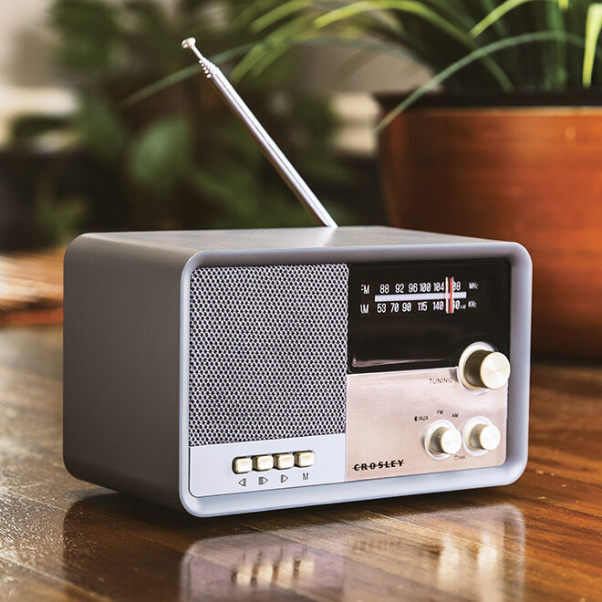 Modern Marketing Concepts Inc./Crosley Radio Vintage AM/FM Bluetooth Radio