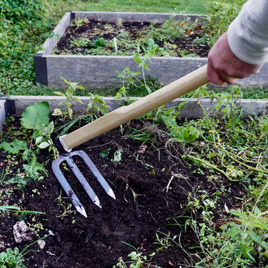 Garrett Wade 3-Tine Stand-Up Gardening Cultivator