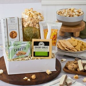 GourmetGiftBaskets.com Classic Snack Gift Box
