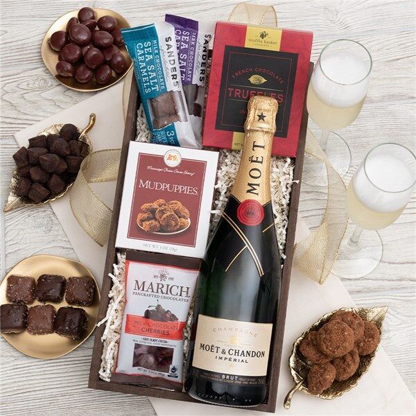 GourmetGiftBaskets.com Moët Champagne & Chocolate Pairing - Gilded Celebration