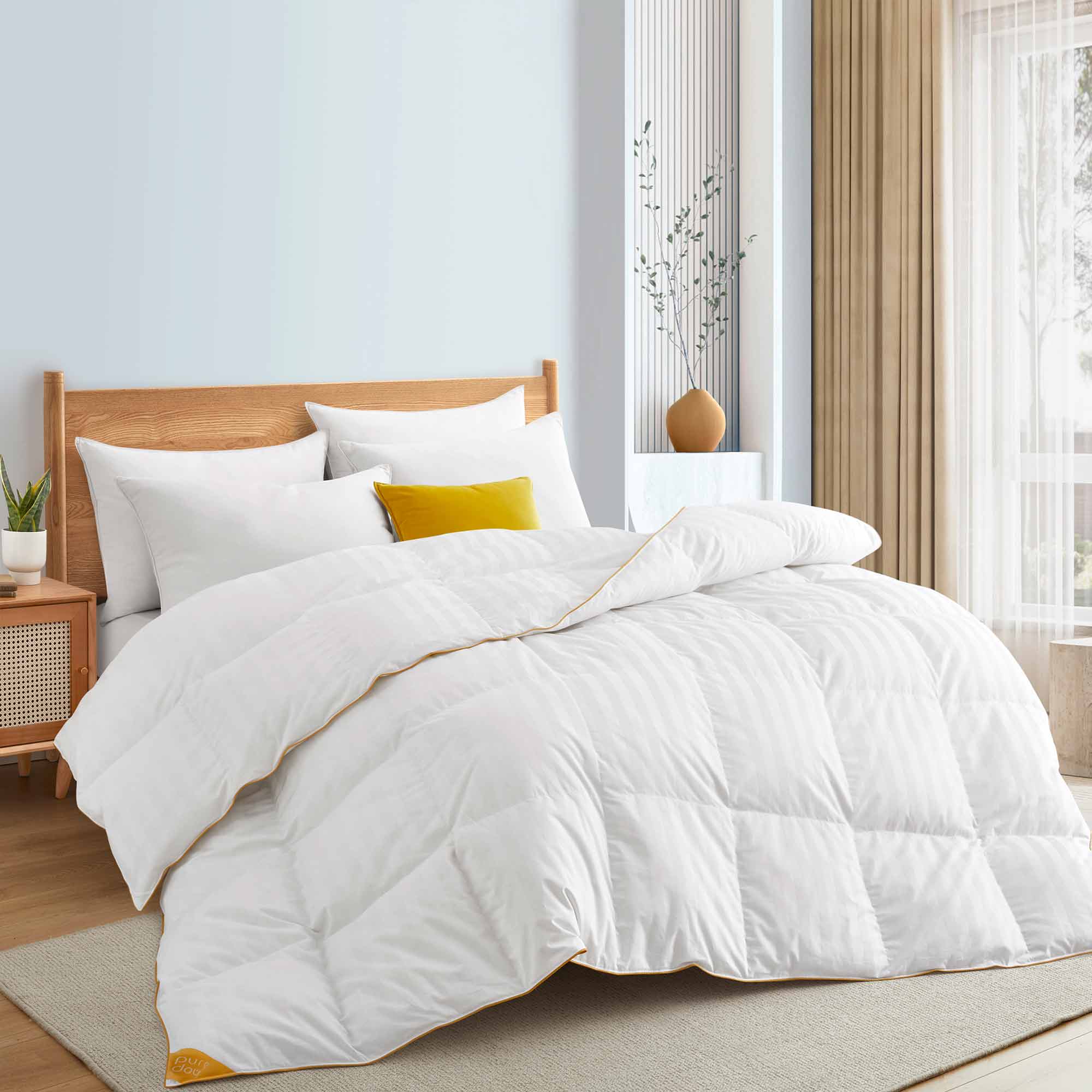 Puredown HOTEL Quality White Goose Down Comforter 100% Cotton Cover All Season, King or Queen