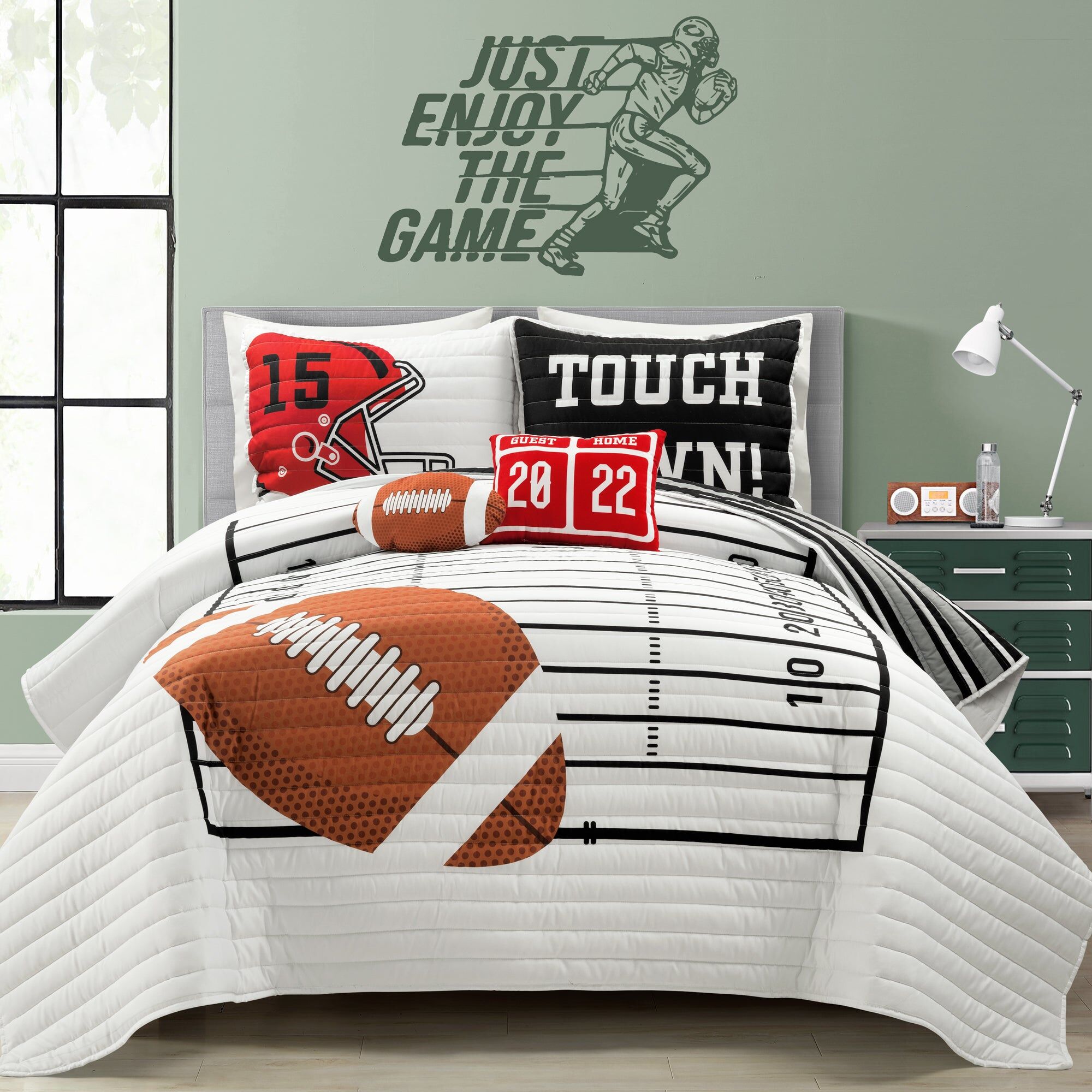 Lush Decor American Football Reversible Oversized Kids Quilt White/Black 5Pc Set Full/Queen