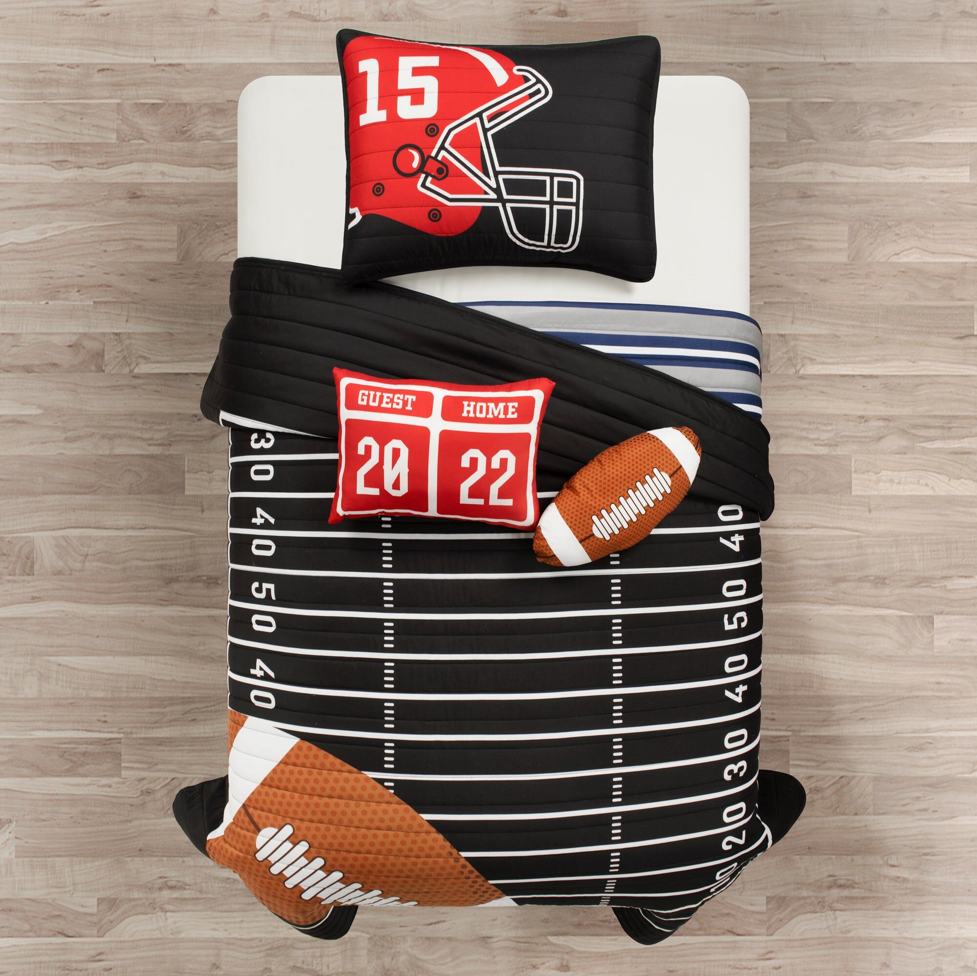 Lush Decor American Football Reversible Oversized Kids Quilt White/Black 5Pc Set Full/Queen