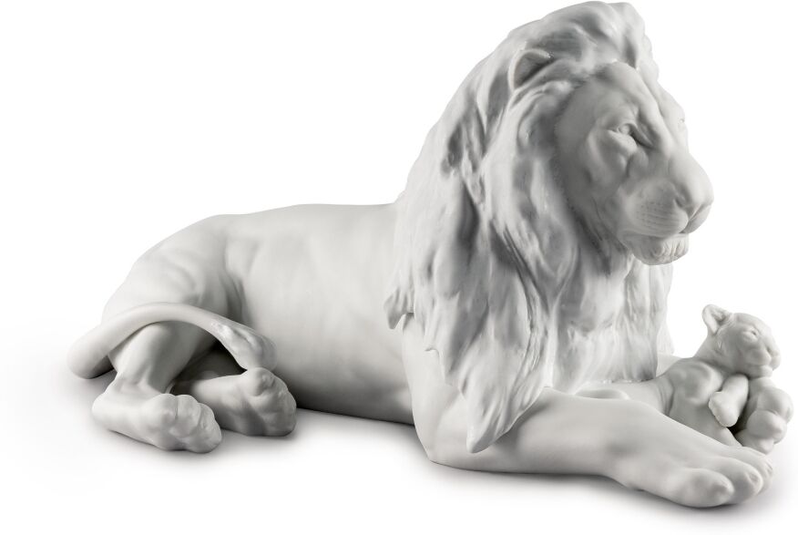 Lladro Collectible Figurine, Lion With Cub - White