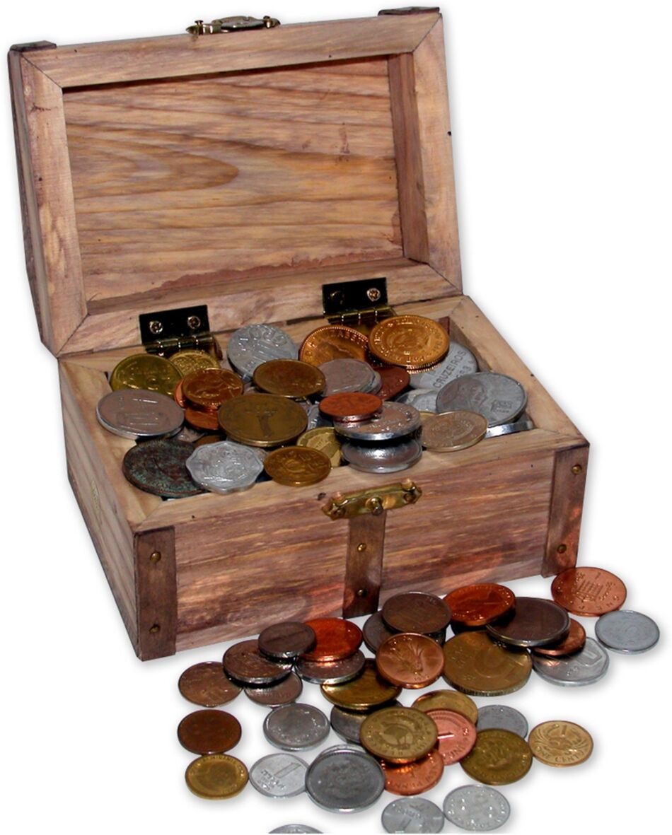 American Coin Treasures Treasure Chest of 100 Coins From Around The World - Multi