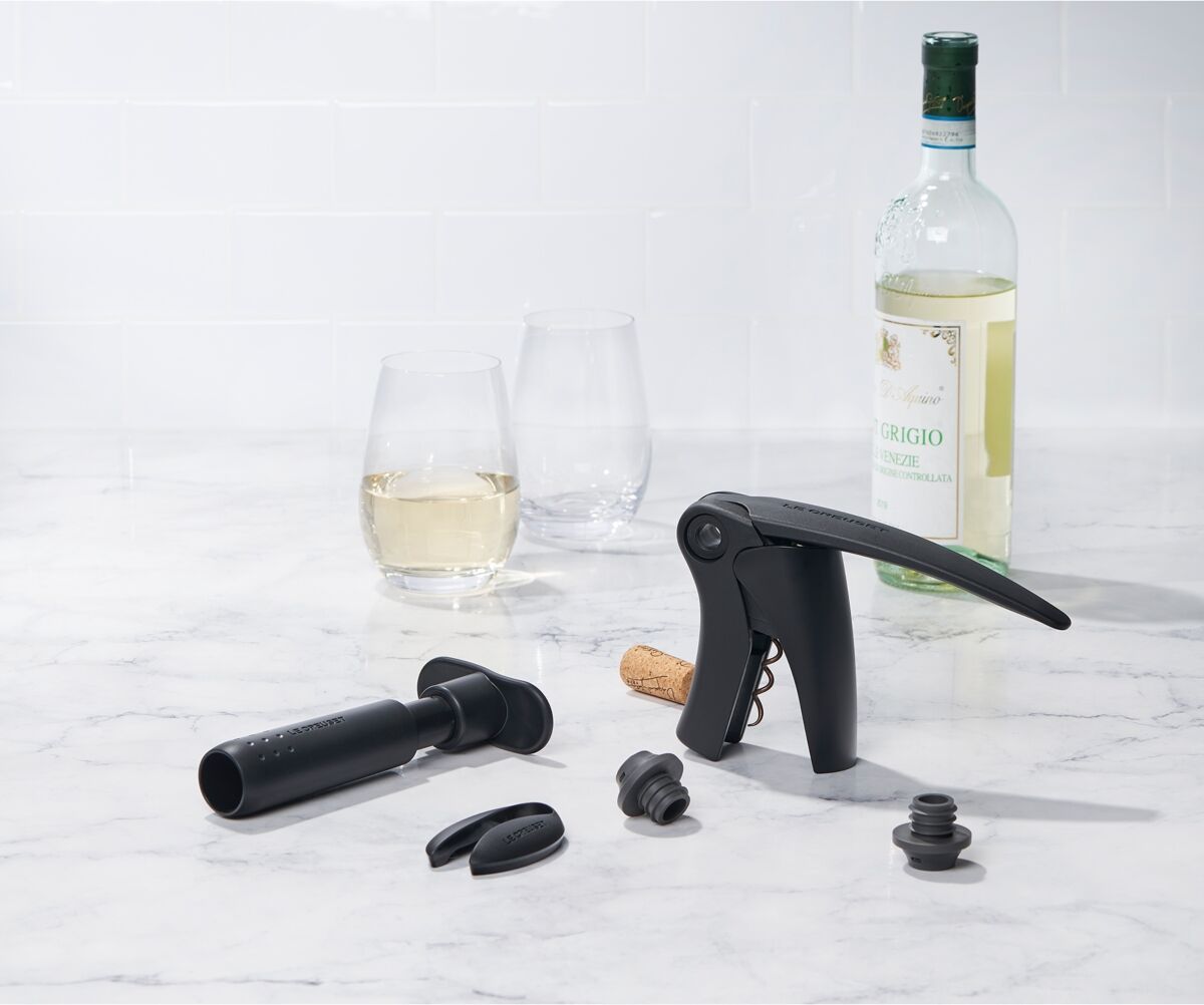 Le Creuset 5 Piece Wine Tool Set with Corkscrew, Foil Cutter and Pump - Black