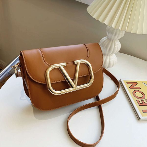 Shop design handbag wholesale retail Womens New Fashionable and Small Bag Trendy Flowing Shoulder Straddle for Women