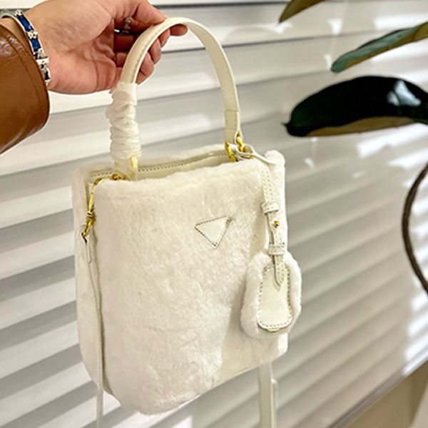 prad handbag P Designers plush bucket bag fluffy tote bag shoulder crossbody bags hobo armpit Luxurys commuter handbags mini winter Totes