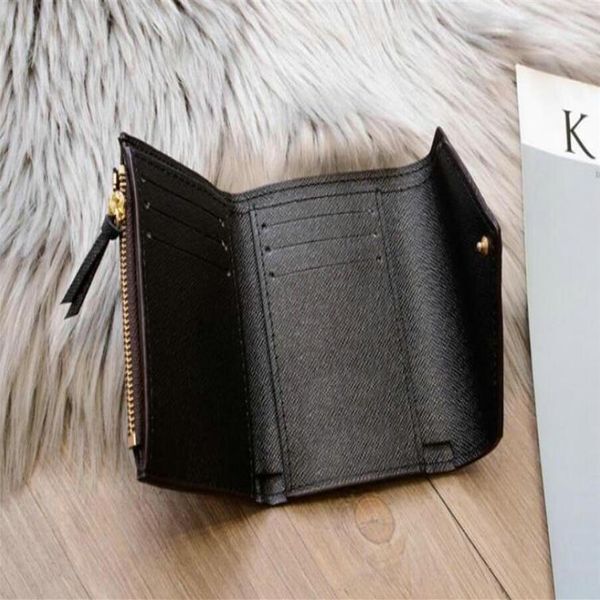 Top New Zipper VICTORINE Emilie Button Women Short Wallets Fashion Shows Exotic Leather Pouch Round Coin Purse Card Holder M62472307C