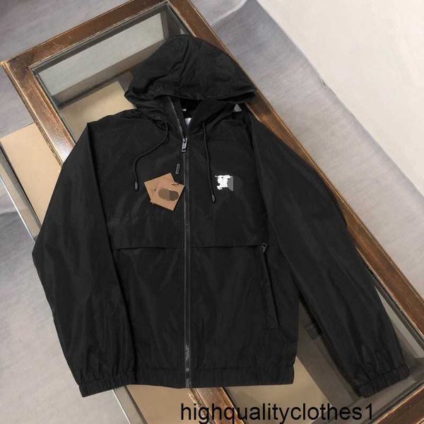 Designer The correct version of men&#039;s high-end drawstring hooded clothes, sports and age reducing casual jackets, windbreaker jackets 026U