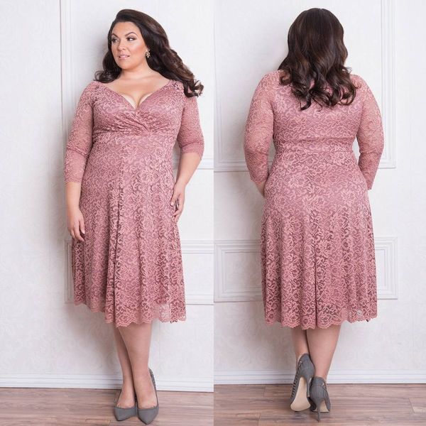 Stunning Plus Size Lace Formal Dresses With Long Sleeves V-Neck Knee Length Evening Gowns A-Line Cheap Short Prom Dress