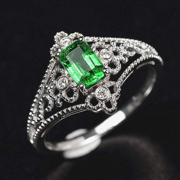 Cluster Rings Vintage Royal Carving Green Crystal Emerald Gemstones Diamonds For Women White Gold Silver Color Jewelry Bijoux Bague Gift