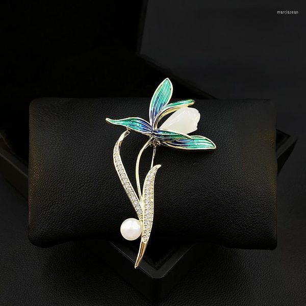 Brooches Unique Design Magnolia Brooch High-End Women Flower Pin Fixed Clothes Decoration Suit Ornament Pearl Rhinestone Jewelry