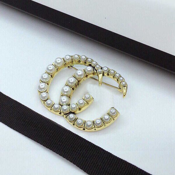 Full Pearl Brooch Luxury Designer Jewelry Stylish Letter Pin Dress Classic Broochs Pins Clothes Ornament Wedding Party High Quality