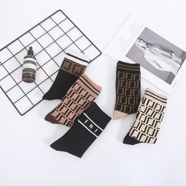 Multi -color Fashion Designer Men&#039;s Female High -quality Cotton Antibacterial and Breathable Mixed Football Basketball Socks