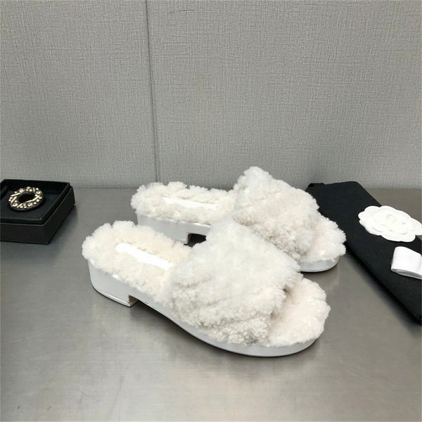 Women Slippers Platform Clog velvety Mule suede calf Wool Outdoors Sandals snug shearling Home Casual lining Sandal Fashion Luxury Ladies Designer Leisure Sandals