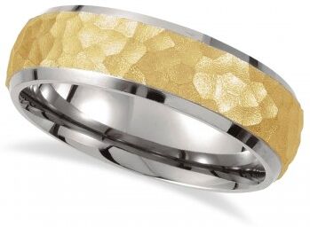 Allurez Men's Hammered Finish Wedding Ring Titanium with 18K Yellow Gold Plated (7mm)