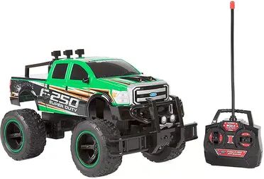 World Tech Toys Remote Control Ford F-250 Super Duty Monster Truck, Green