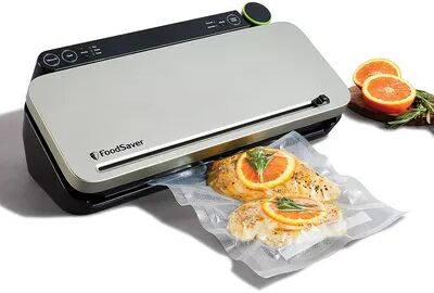 FoodSaver Multi-Use Food Preservation System with Built-In Handheld Sealer, Multicolor