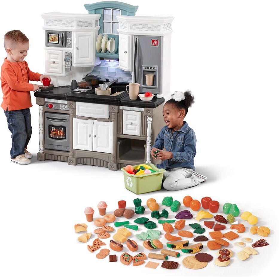 Step2 Dream Kitchen™ with Extra Play Food Set