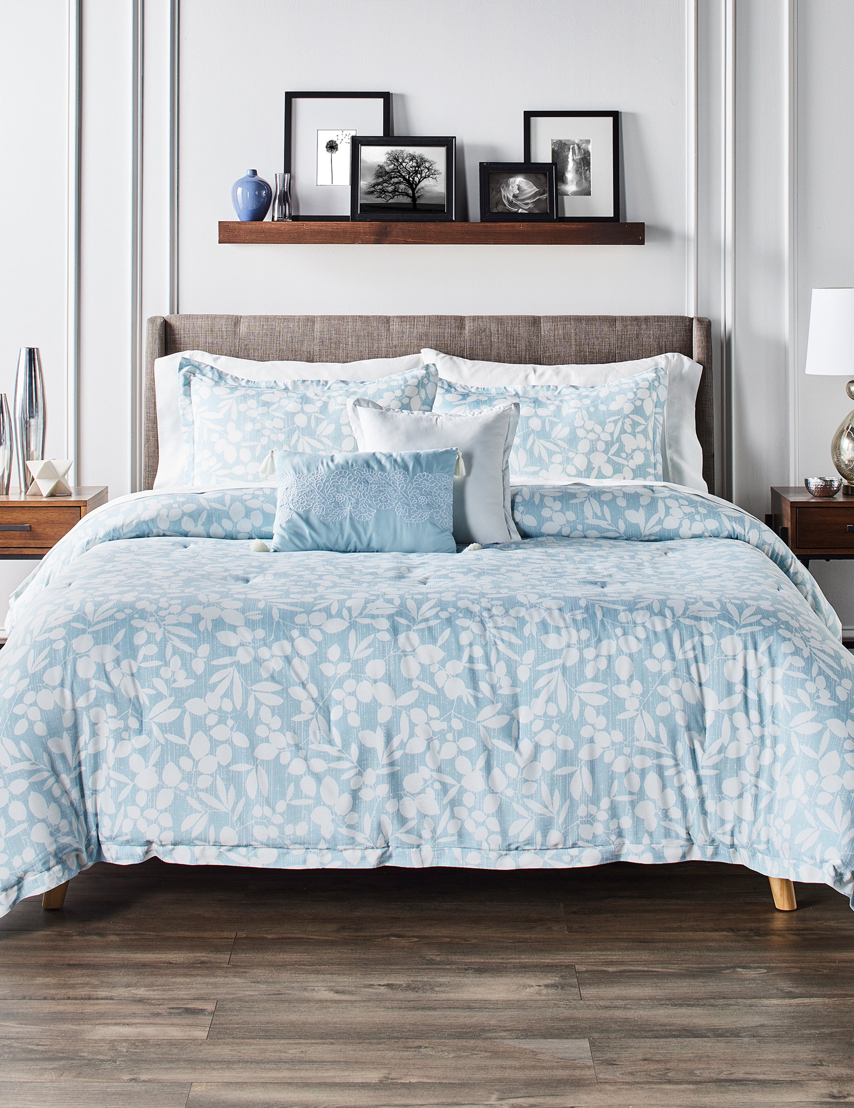 Anne Klein Women's Sophie Floral Comforter Set in Light Blue size King/Cal King