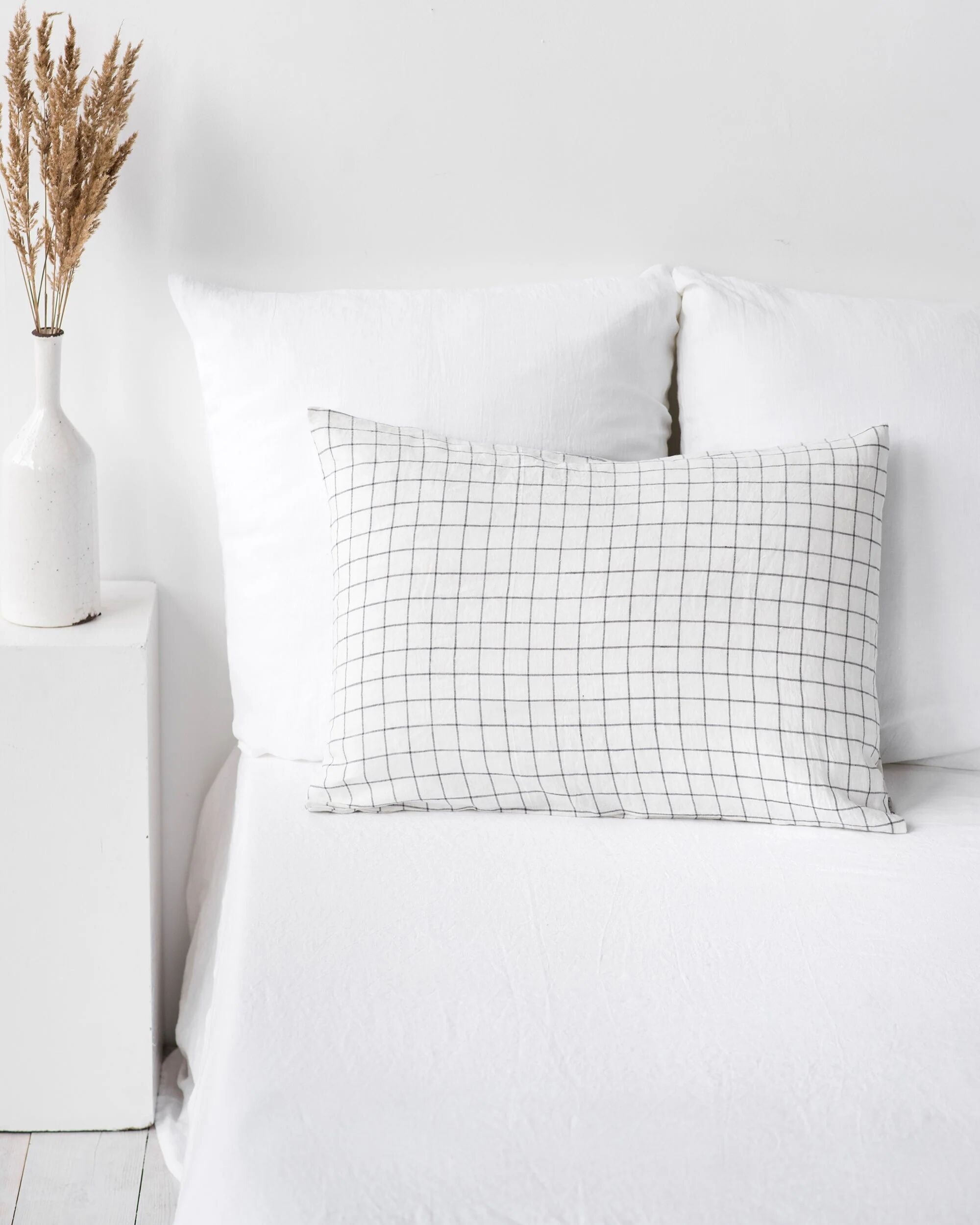 MagicLinen Charcoal grid linen pillowcase - Big Deco (20x20" / 51x51 cm)