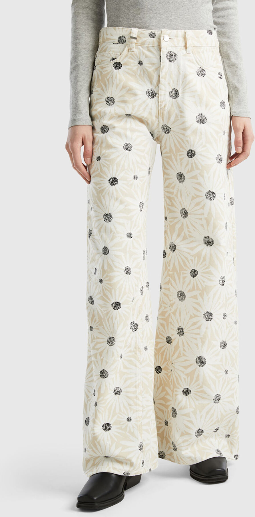 United Benetton, Wide Trousers With Floral Print, size 27, Creamy White, Women