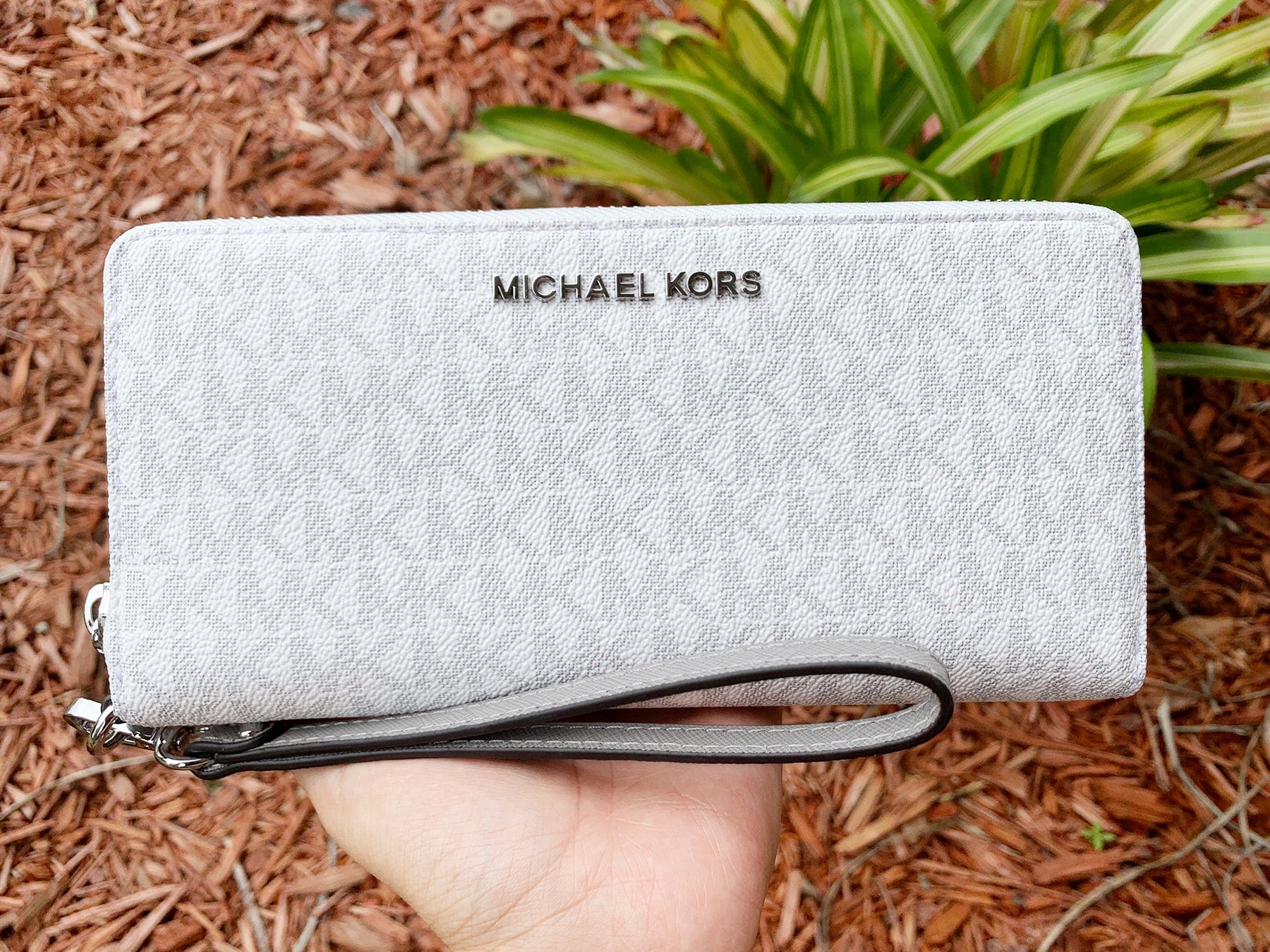 Michael Kors Jet Set Travel Continental Long Wallet Wristlet White MK Cement