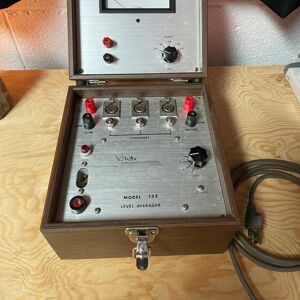 1970s White Instruments Model 135 Leveling Averager