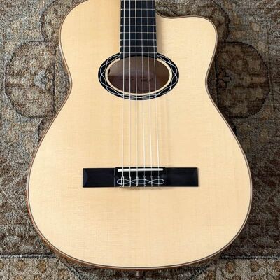 Eastman Cabaret-JB Acoustic Electric Classical Guitar Eastman Cabaret-JB Acoustic Electric Classical Guitar