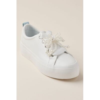 DB Studio Vegan Leather Sneakers With Detachable Pearl Bow in White Size: 7 David's Bridal DB Studio Vegan Leather Sneakers With Detachable Pearl Bow in White Size: 7 David's Bridal